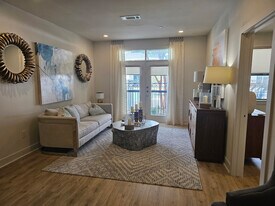 2137 Pelham Dr in Houston, TX - Building Photo