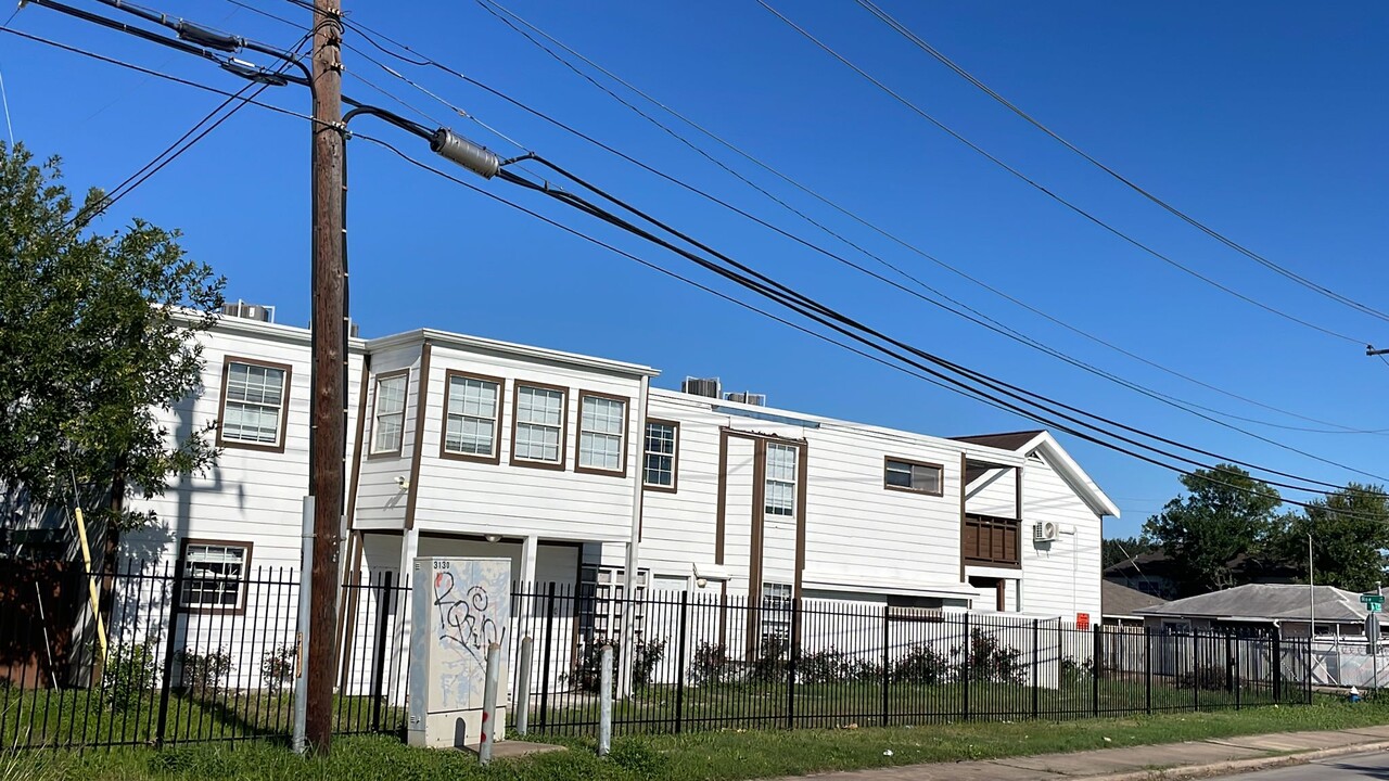 6723 South Loop E in Houston, TX - Building Photo