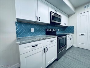 13535 Eagle Ridge Dr in Ft. Myers, FL - Foto de edificio - Building Photo