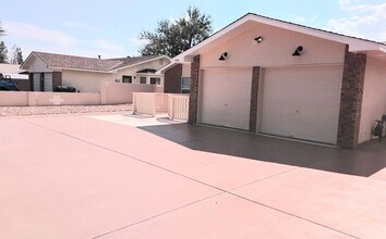 7405 Mayflower Rd NE in Albuquerque, NM - Building Photo - Building Photo