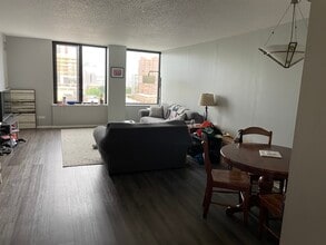 929 Astor N St, Unit 1005 in Milwaukee, WI - Building Photo - Building Photo