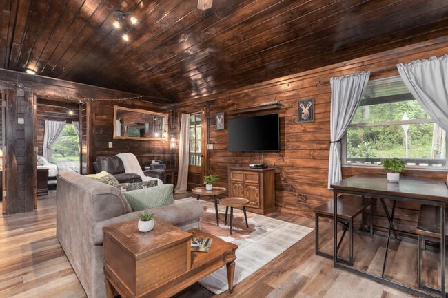 15039 Pleasant Valley Rd, Unit SI ID1496048P in Logan, OH - Foto de edificio - Building Photo