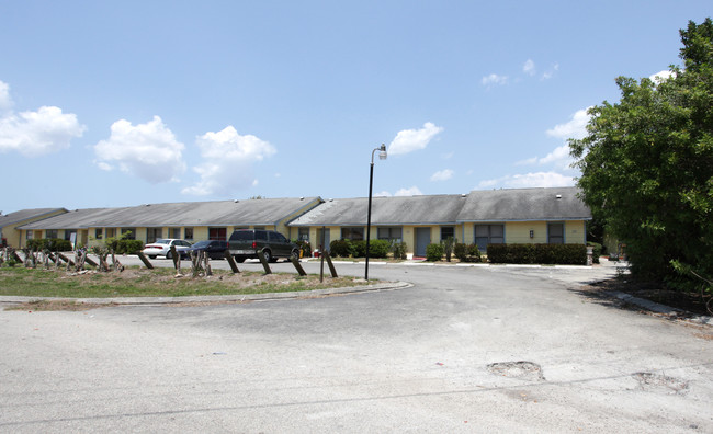 4613 20th Ave SW in Naples, FL - Building Photo - Building Photo