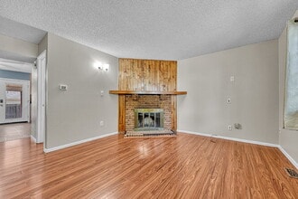 4229 S Mobile Cir in Aurora, CO - Building Photo - Building Photo