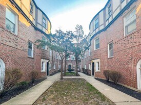 918 Green Bay in Northfield, IL - Building Photo