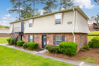 Carriage House Apartments in Dothan, AL - Foto de edificio - Building Photo