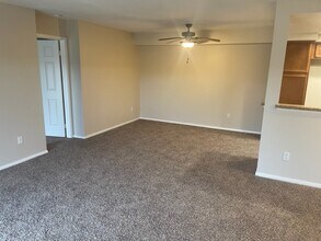 200 E Alessandro Blvd, Unit 39 in Riverside, CA - Foto de edificio - Building Photo