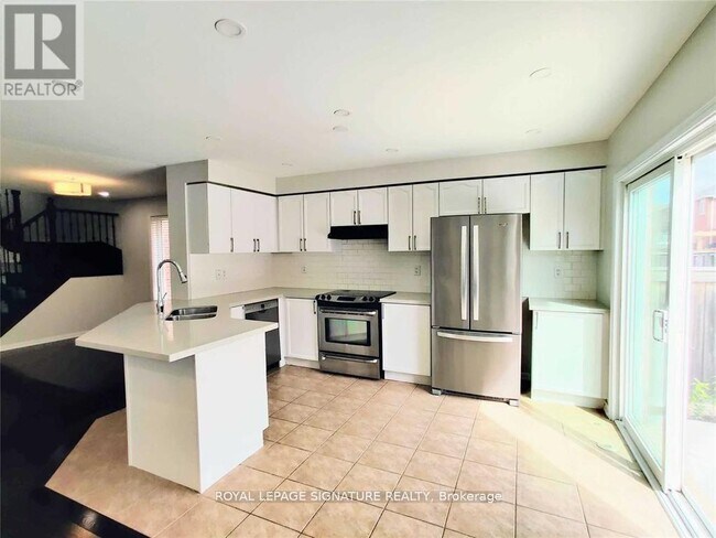 180 McDougall Crossing in Milton, ON - Building Photo - Building Photo