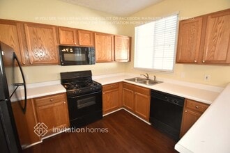 202 W Oaks Pl in Woodstock, GA - Foto de edificio - Building Photo