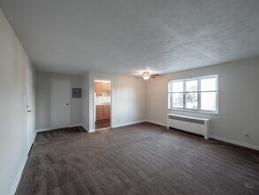 Perry Manor Apartments in Pittsburgh, PA - Building Photo - Building Photo