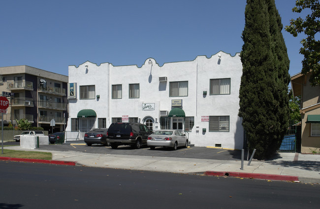 200 S Oxford Ave in Los Angeles, CA - Building Photo - Building Photo