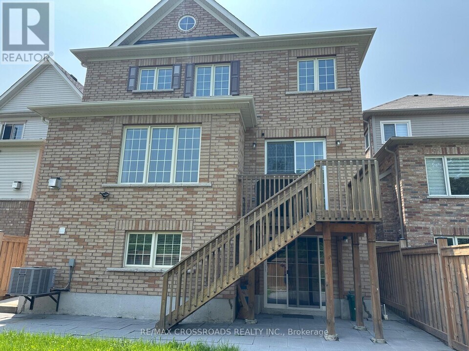 2449 Secreto Dr in Oshawa, ON - Building Photo
