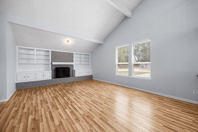 property at 2926 Meadowcreek Dr