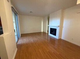 10921 Sabre Hill Dr in San Diego, CA - Building Photo