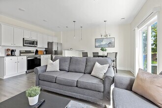 739 Jacobs Millpond Rd in Elgin, SC - Building Photo - Building Photo