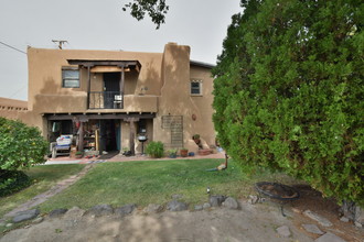 Overlooking Old Town Albuquerque in Albuquerque, NM - Foto de edificio - Other