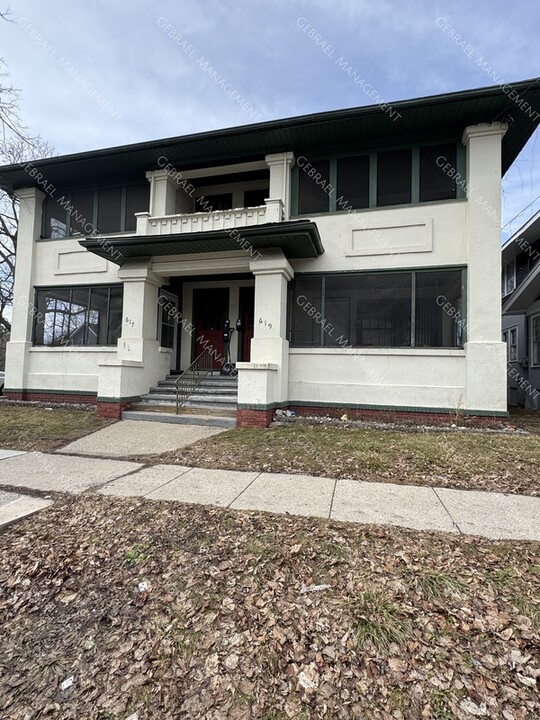 617 E 3rd St in Flint, MI - Building Photo