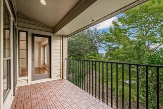 5080 Westgrove Dr in Dallas, TX - Building Photo - Building Photo