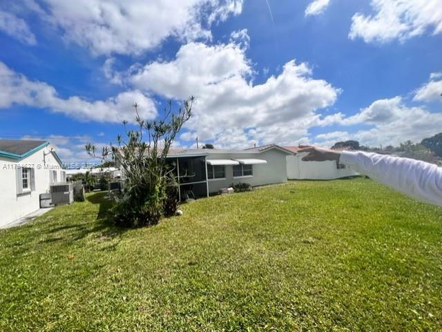 5721 NW 84th Terrace in Tamarac, FL - Building Photo - Building Photo