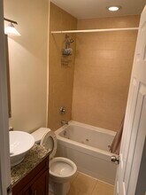 6830 N Ashland Blvd in Chicago, IL - Building Photo - Building Photo