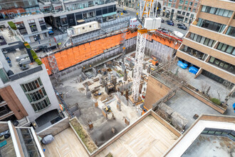 140 Yorkville Ave in Toronto, ON - Building Photo - Building Photo
