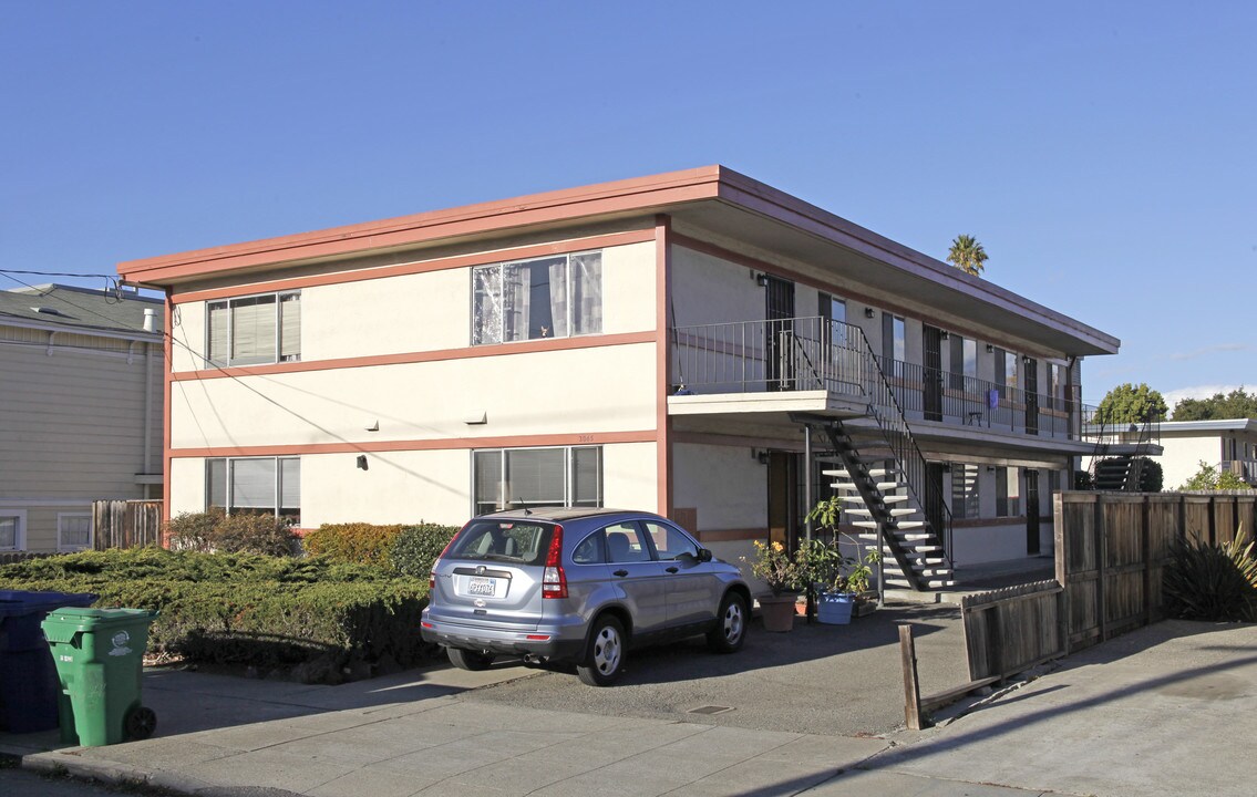 2045 Pacific Ave in Alameda, CA - Building Photo