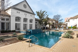 Verlaine on the Parkway in Dallas, TX - Building Photo - Building Photo