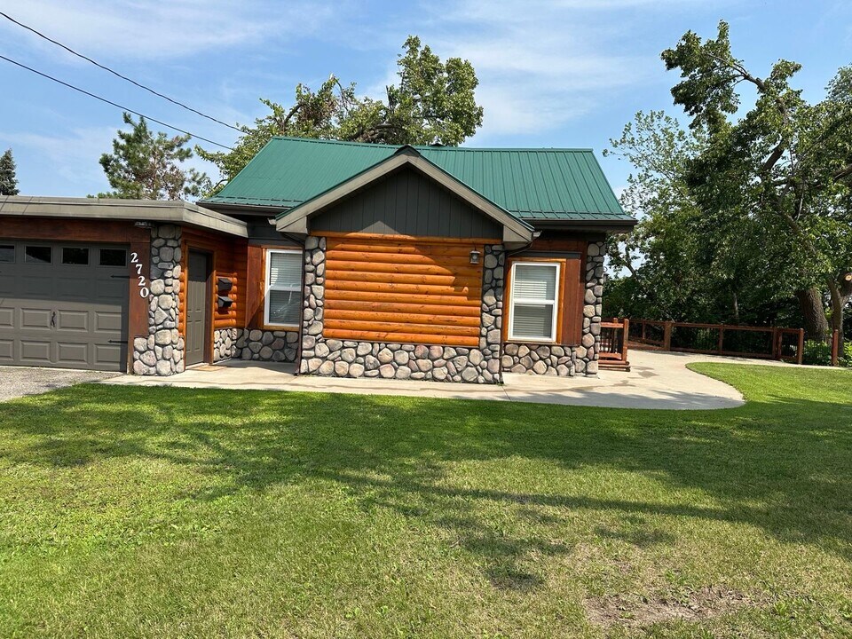 2720 Birchmont Dr NE in Bemidji, MN - Building Photo