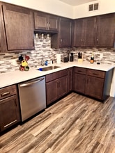 545 Elm Grove Rd in Elm Grove, WI - Foto de edificio - Building Photo