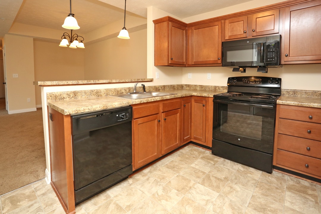 Academy Park Apartments in New Albany, IN - Foto de edificio