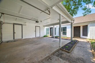 8538 Triple Crown Dr in Houston, TX - Building Photo - Building Photo