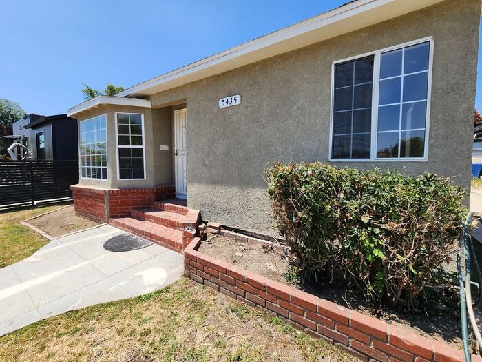 5435 6th Ave in Los Angeles, CA - Building Photo