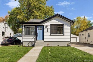 2120 Wrenson St in Ferndale, MI - Building Photo