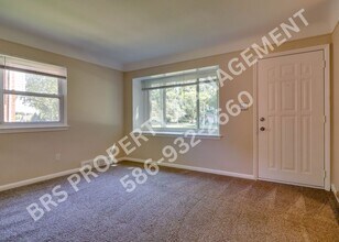 20345 E Eight Mile Rd in St. Clair Shores, MI - Building Photo - Building Photo