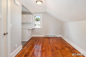 25 Seward Ave NW, Unit Unit 2 in Grand Rapids, MI - Building Photo - Building Photo