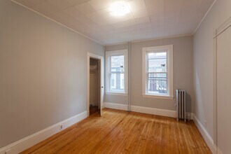 38 Cherry St, Unit 1 in Somerville, MA - Building Photo - Building Photo