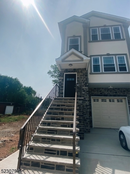 164 Smith St-Unit -2 in Elizabeth, NJ - Building Photo