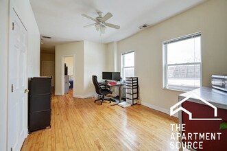 882 N Marshfield Ave, Unit 3F in Chicago, IL - Foto de edificio - Building Photo