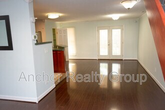 304 Falling Ln in Virginia Beach, VA - Building Photo - Building Photo