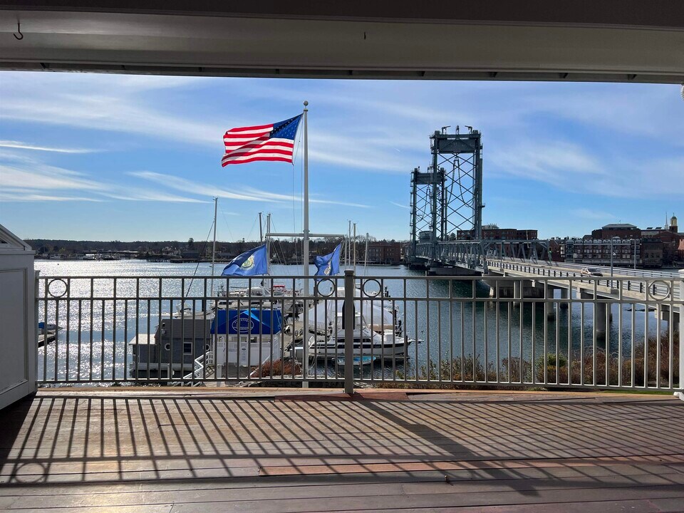 4 Island Ave in Kittery, ME - Building Photo