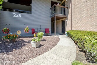 229 Medford Ct in Englishtown, NJ - Building Photo - Building Photo