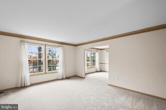 9518 Hunt Square Ct in Springfield, VA - Building Photo - Building Photo