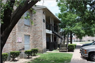 Meridian Apartments in Houston, TX - Building Photo - Building Photo