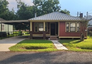 708 Vincent St in Breaux Bridge, LA - Building Photo