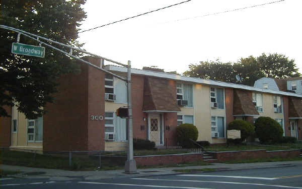 Town & Country Apartments in Paterson, NJ - Building Photo