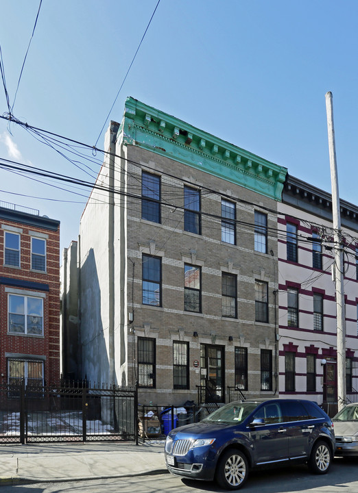 2076 Dean St in Brooklyn, NY - Building Photo