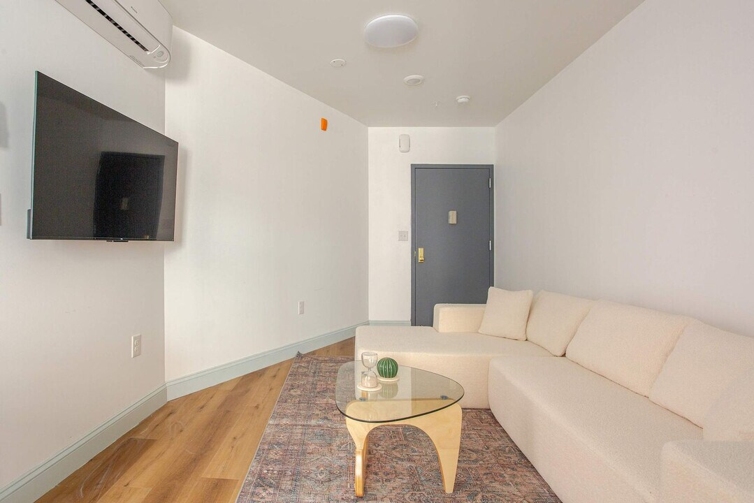 1384 Ridge Ave in Philadelphia, PA - Building Photo