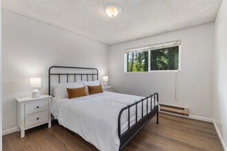15706 Ash Way in Lynnwood, WA - Building Photo - Building Photo