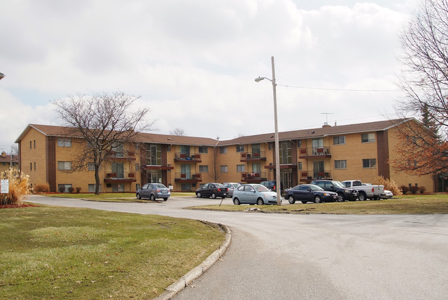 Kingston Place in Middleburg Heights, OH - Building Photo - Building Photo