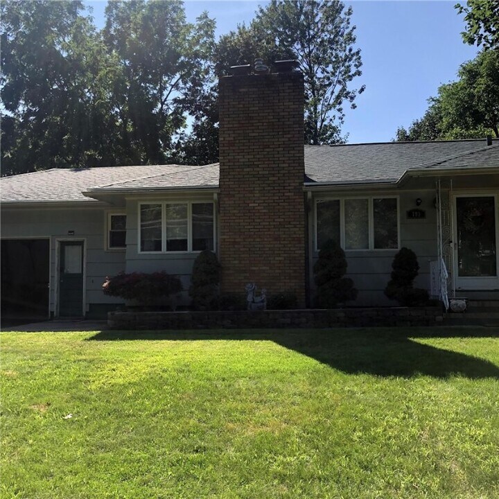 793 Helendale Rd in Rochester, NY - Building Photo